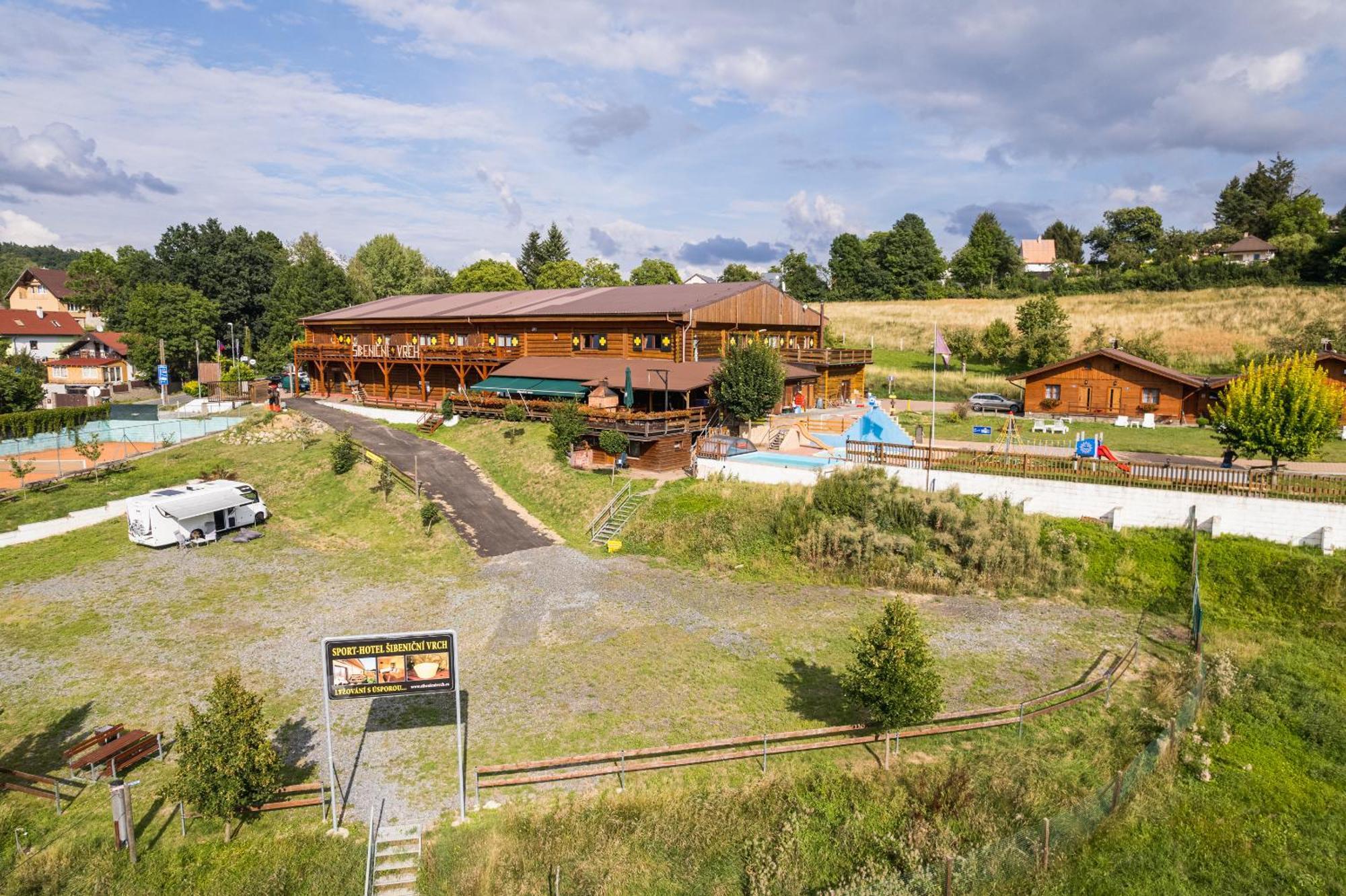 Sport-Hotel Sibenicni Vrch Mnichovice Buitenkant foto