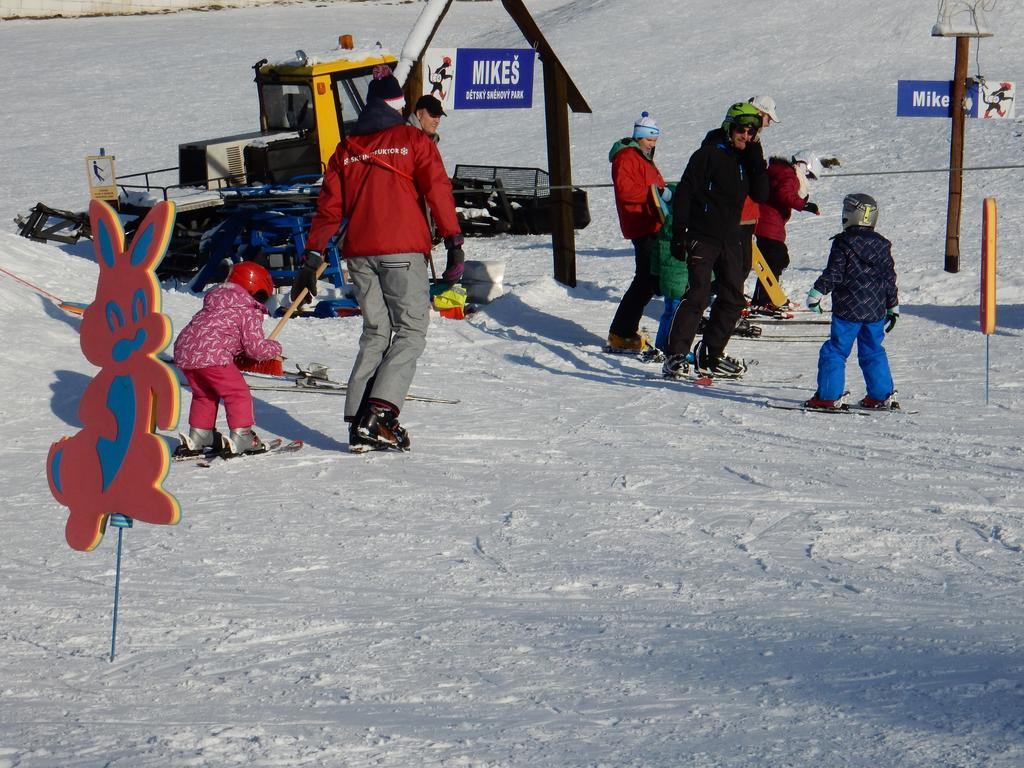 Sport-Hotel Sibenicni Vrch Mnichovice Buitenkant foto