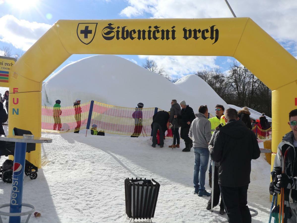 Sport-Hotel Sibenicni Vrch Mnichovice Buitenkant foto
