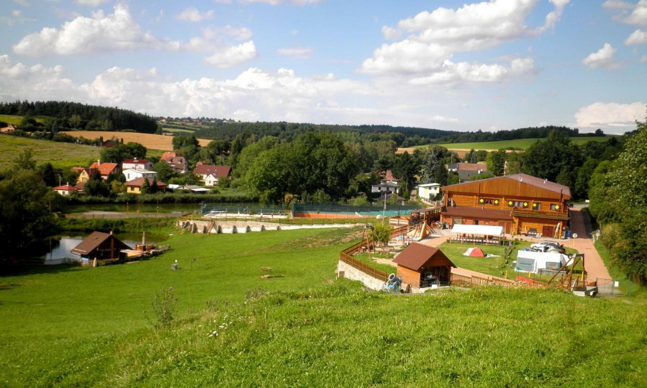 Sport-Hotel Sibenicni Vrch Mnichovice Buitenkant foto